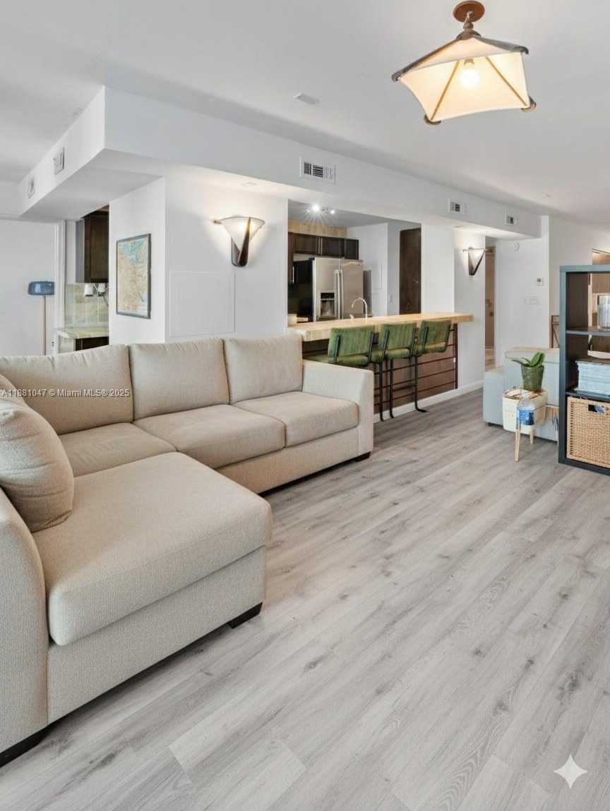 Small Image of 2655 COLLINS AVE #510, Miami Beach Number 7