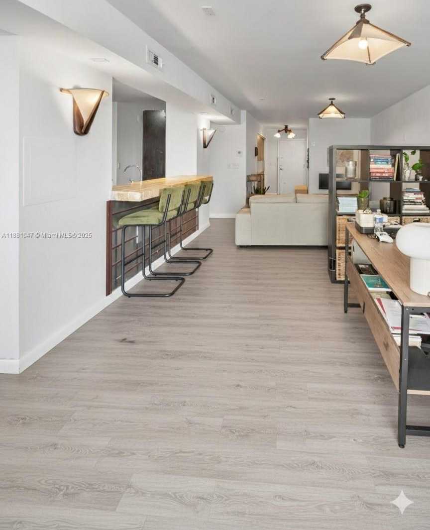 Small Image of 2655 COLLINS AVE #510, Miami Beach Number 8