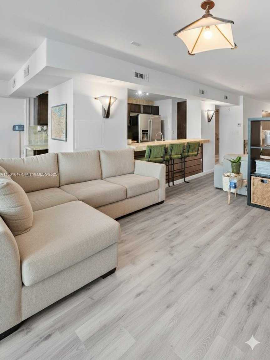 Small Image of 2655 COLLINS AVE #510, Miami Beach Number 9