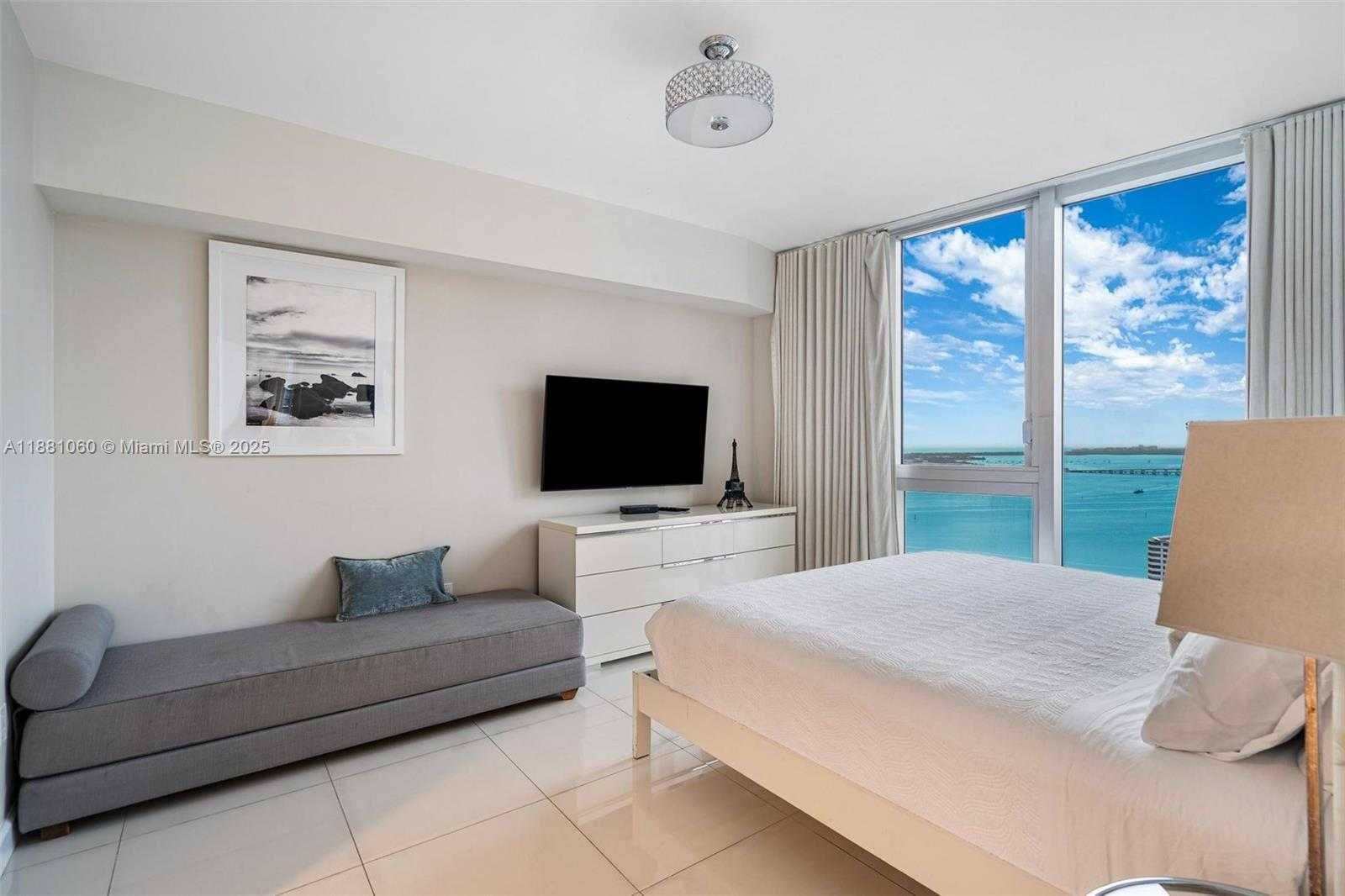 Small Image of 485 BRICKELL AVE #3308, Miami Number 13