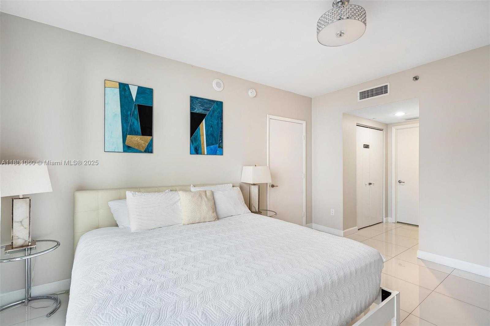 Small Image of 485 BRICKELL AVE #3308, Miami Number 15