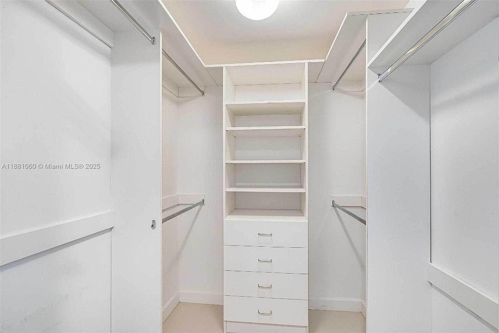Small Image of 485 BRICKELL AVE #3308, Miami Number 18
