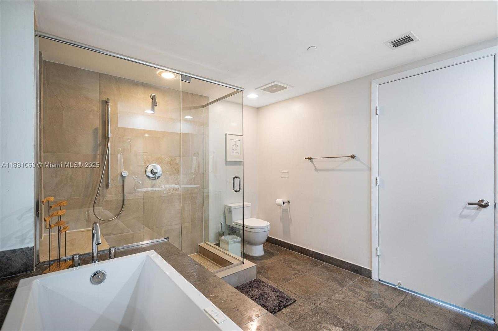 Small Image of 485 BRICKELL AVE #3308, Miami Number 21