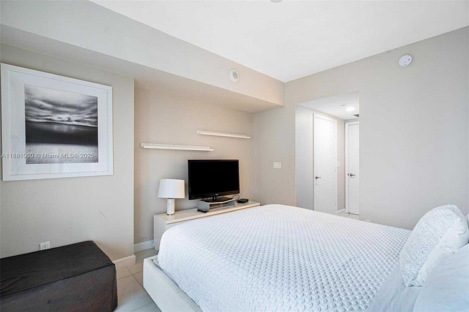 Small Image of 485 BRICKELL AVE #3308, Miami Number 28