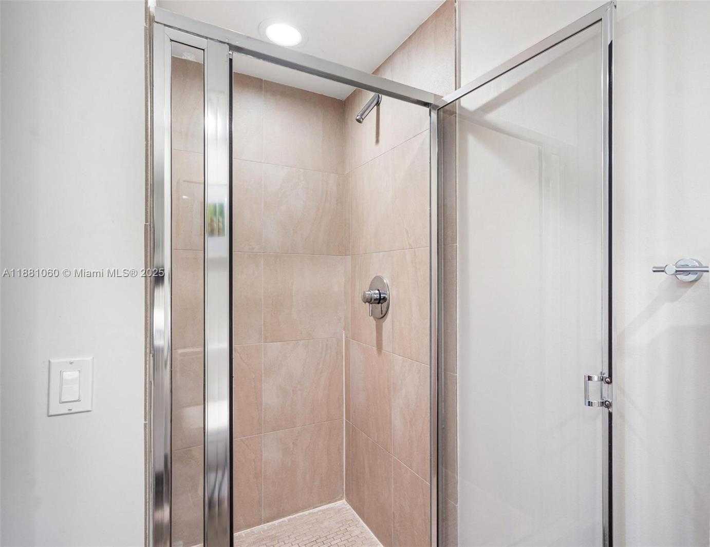 Small Image of 485 BRICKELL AVE #3308, Miami Number 30