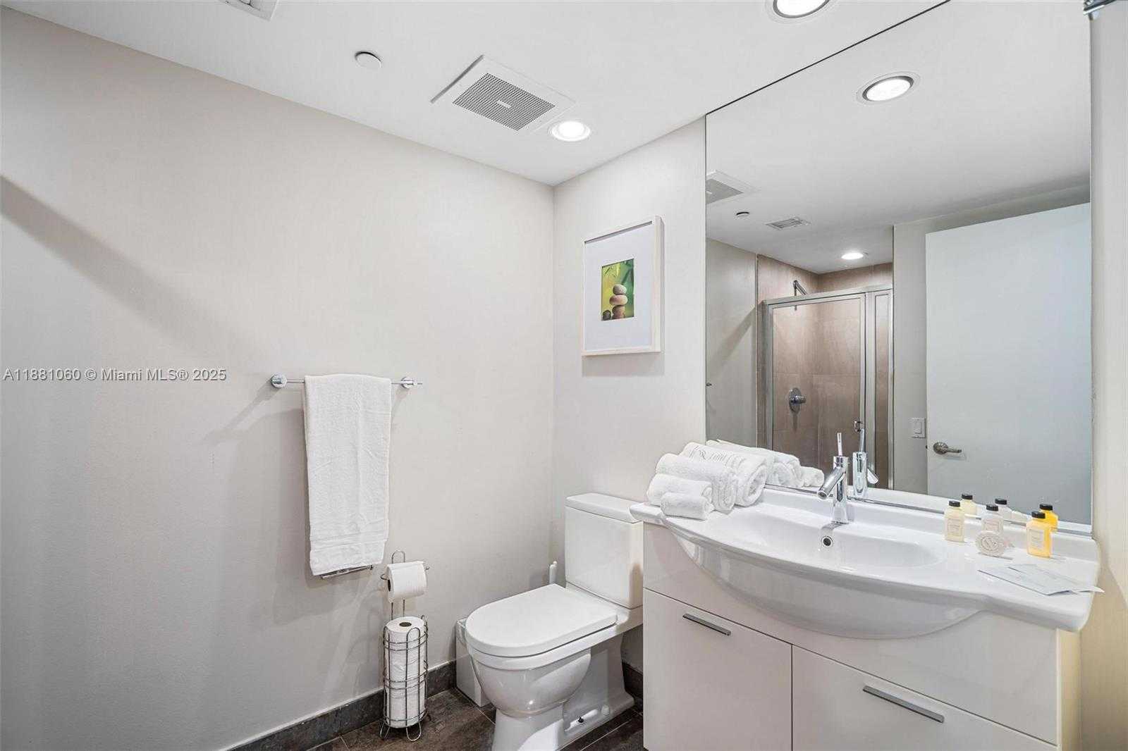 Small Image of 485 BRICKELL AVE #3308, Miami Number 32