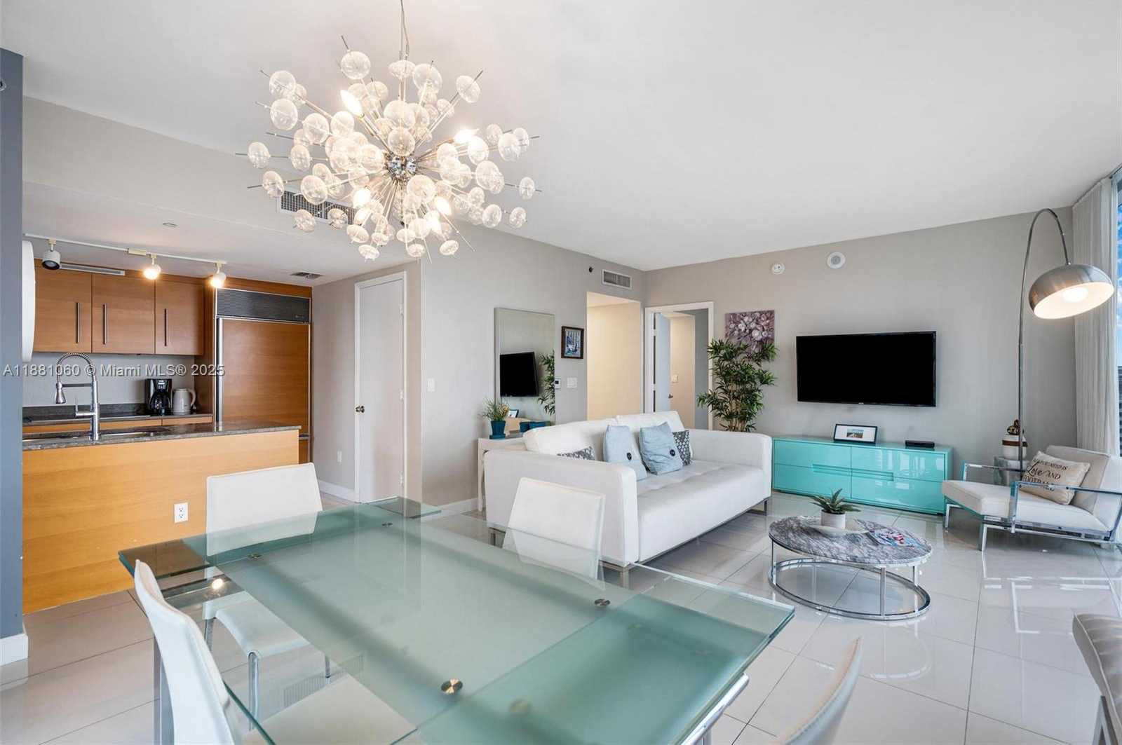 Small Image of 485 BRICKELL AVE #3308, Miami Number 4