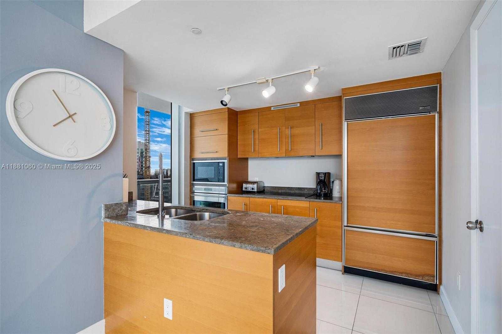 Small Image of 485 BRICKELL AVE #3308, Miami Number 7