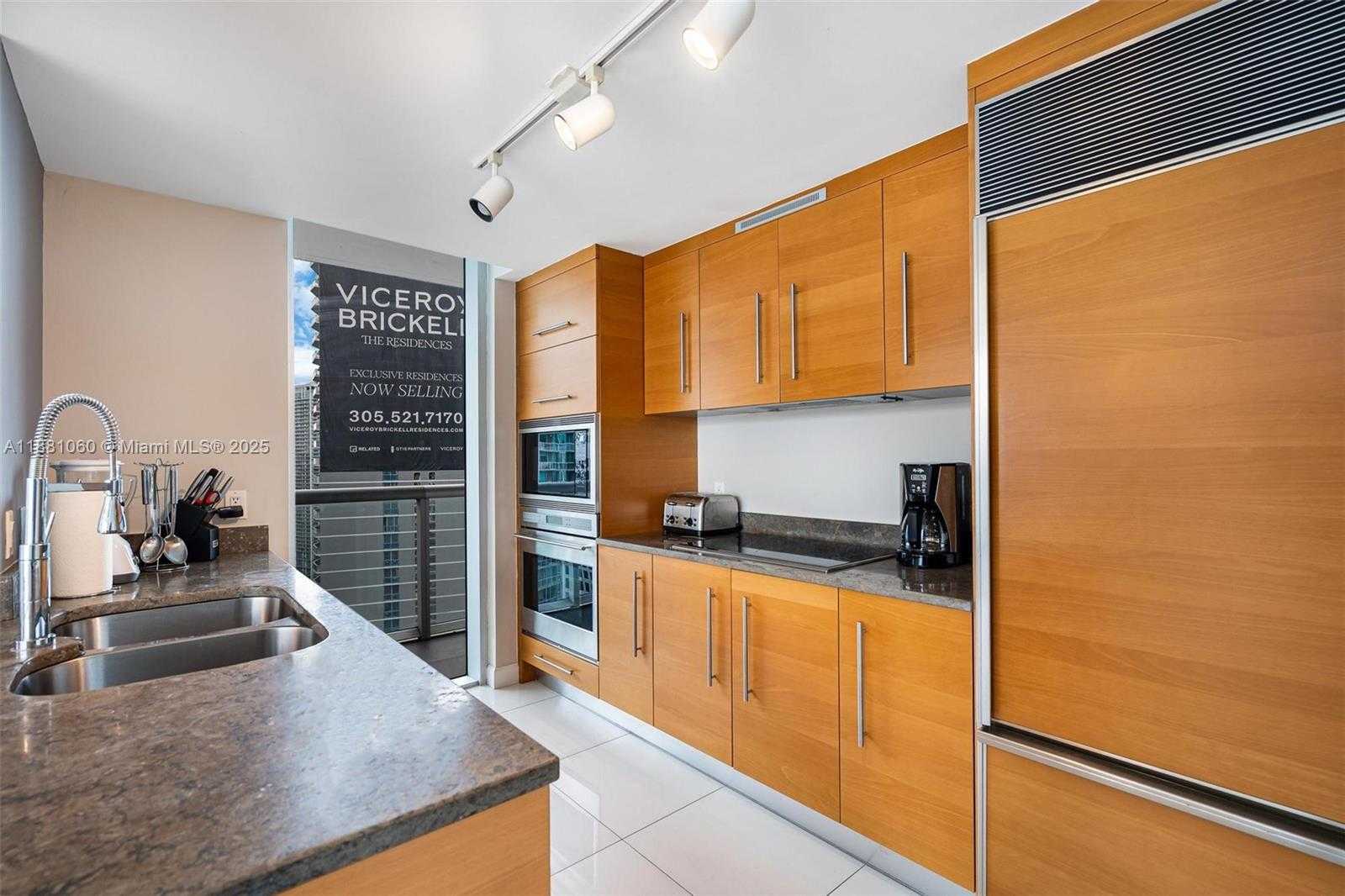 Small Image of 485 BRICKELL AVE #3308, Miami Number 8