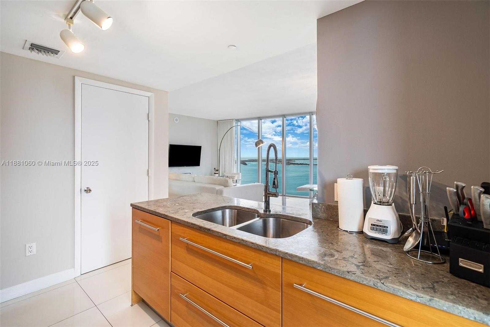 Small Image of 485 BRICKELL AVE #3308, Miami Number 9