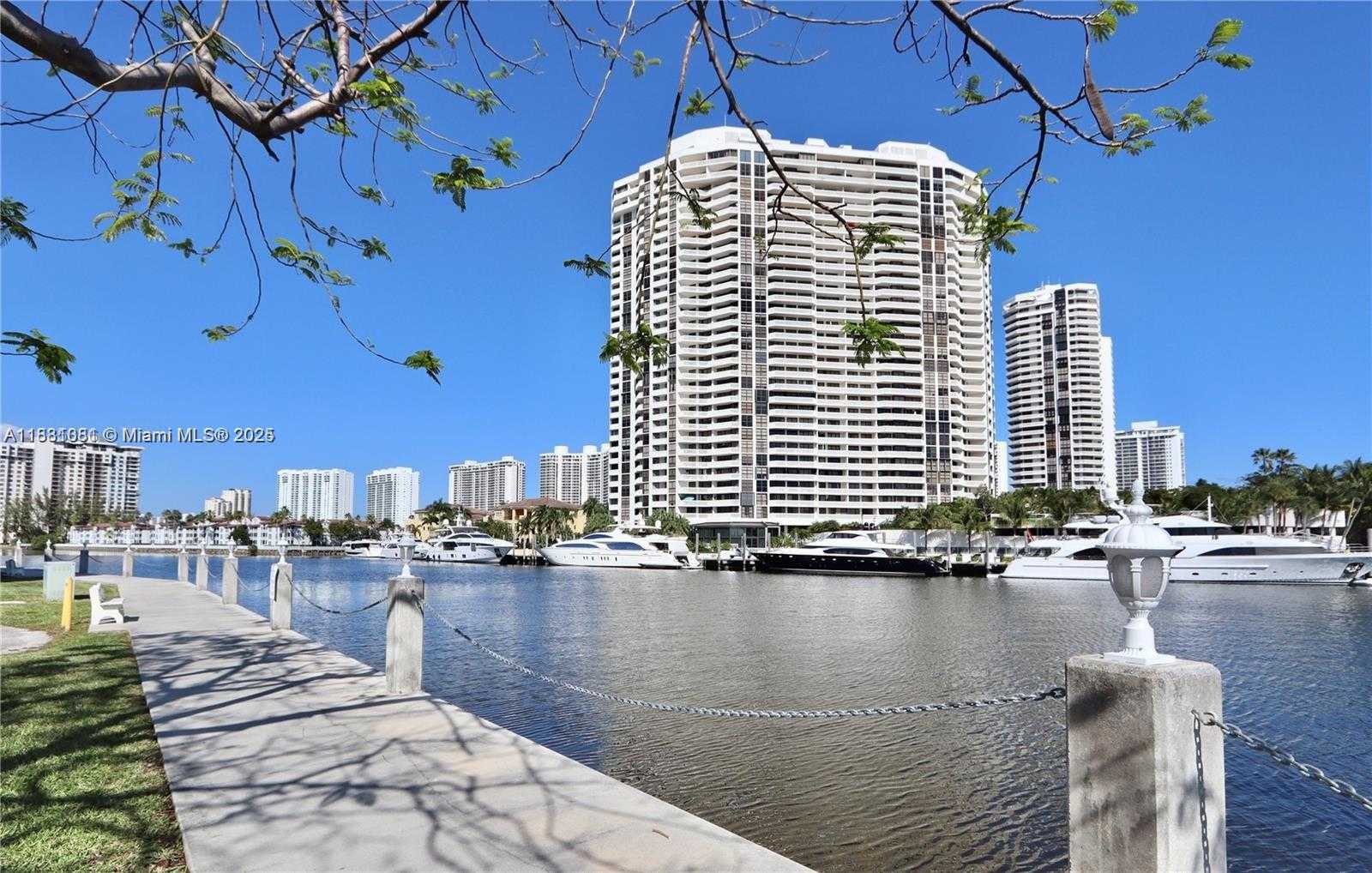 Small Image of 3030 MARCOS DR #T512, Aventura Number 3