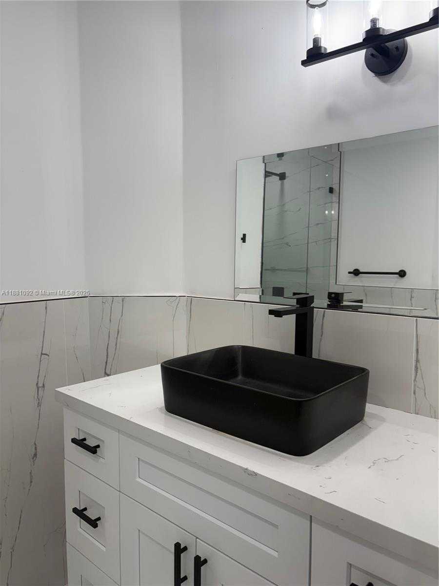 Small Image of 1405 SOUTH WEST 122ND AVE #10-13, Miami Number 16