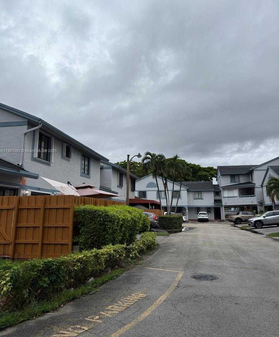 Small Image of 1405 SOUTH WEST 122ND AVE #10-13, Miami Number 4