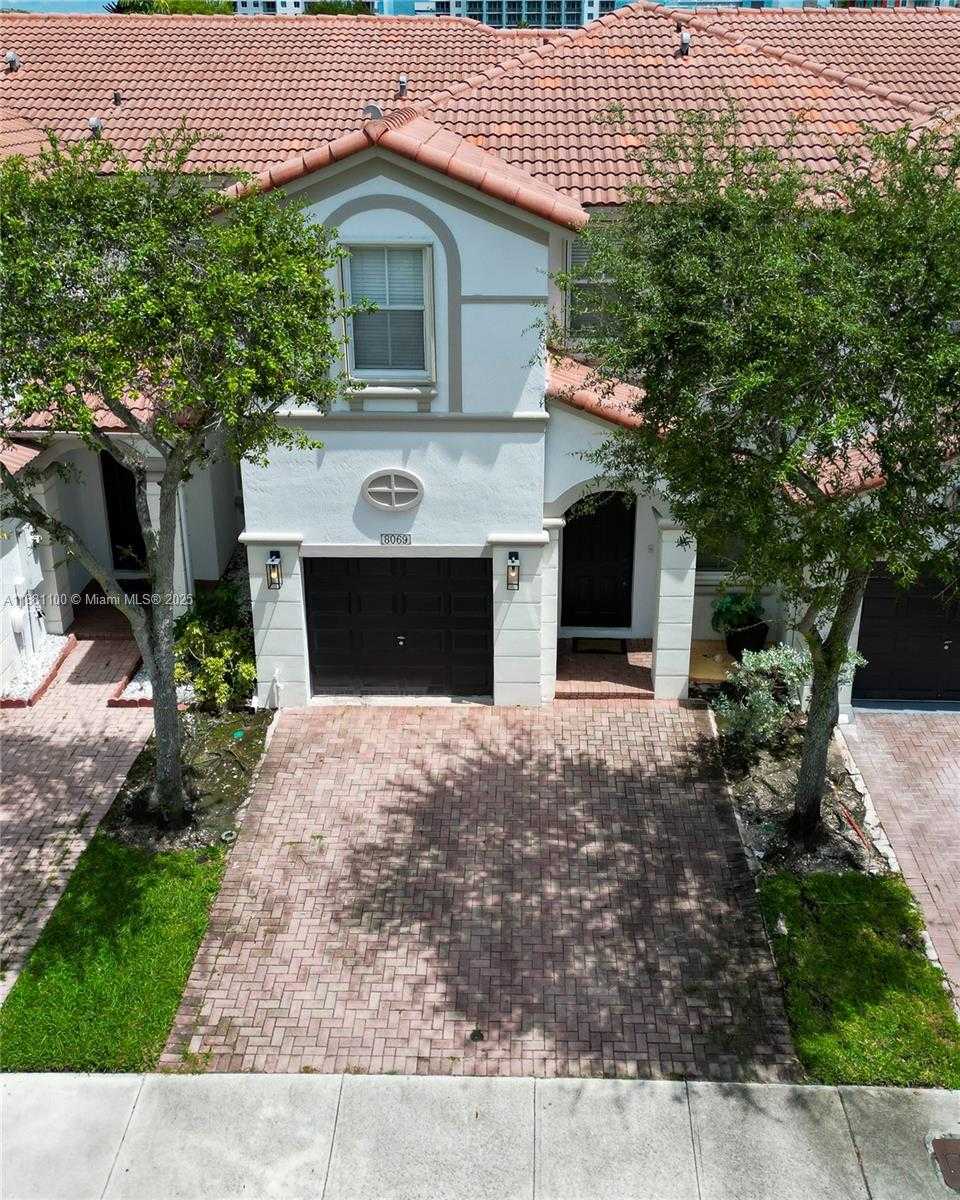 Small Image of 8069 NORTH WEST 108TH PL, Doral Number 2