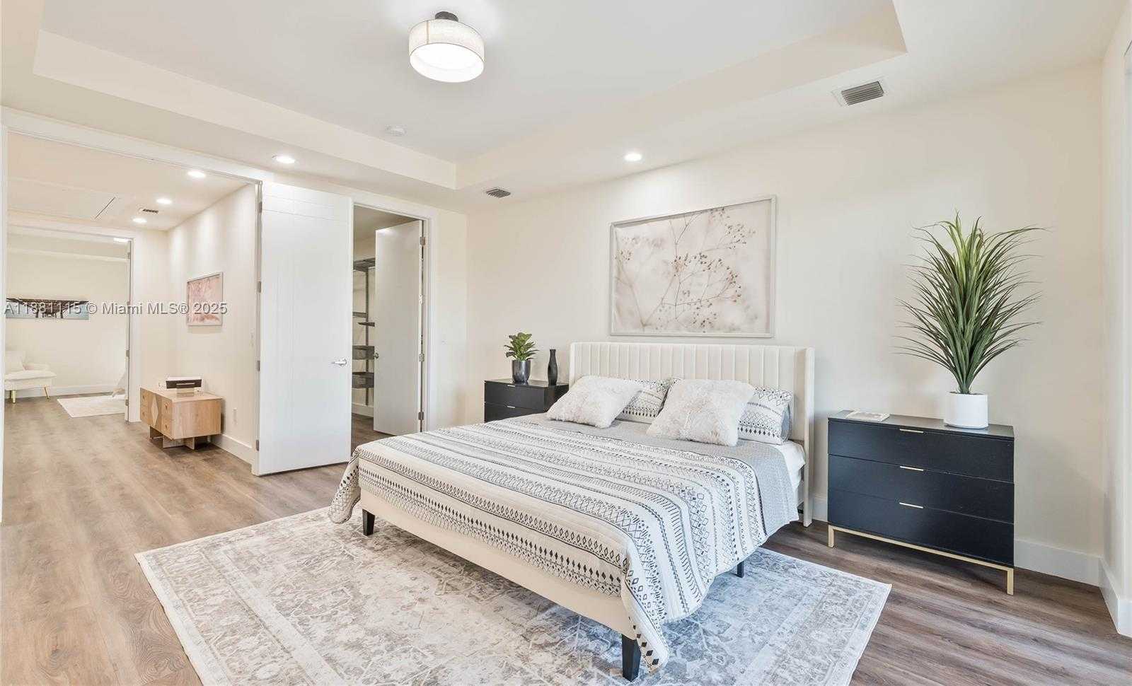 Small Image of Coral Gables Number 21