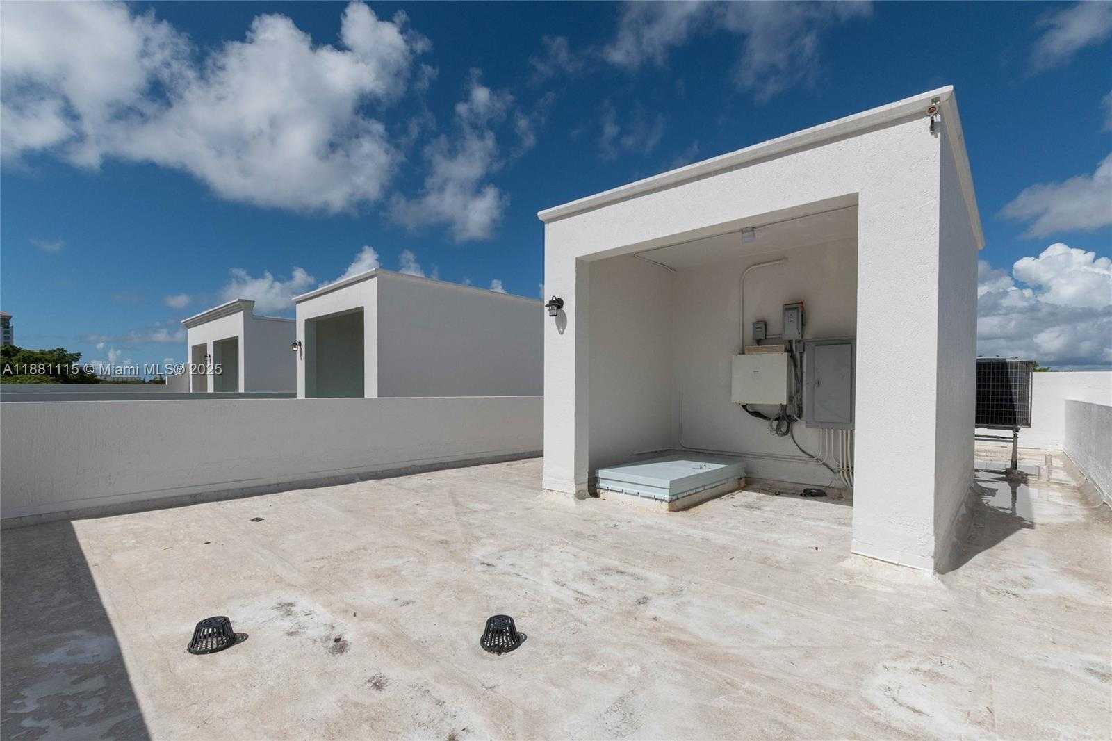 Small Image of Coral Gables Number 33