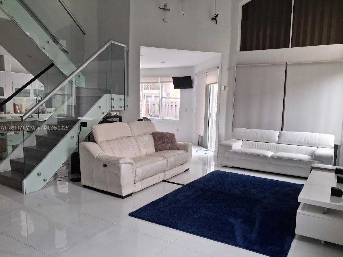 Small Image of 5490 NORTH WEST 113TH CT, Doral Number 4