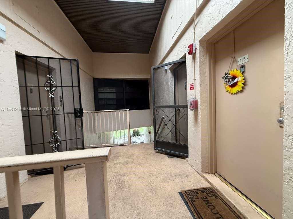 Small Image of 5915 WASHINGTON ST #116, Hollywood Number 23