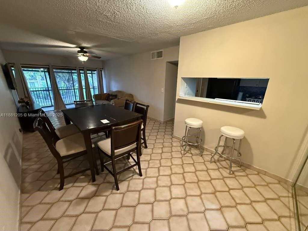 Small Image of 5915 WASHINGTON ST #116, Hollywood Number 6
