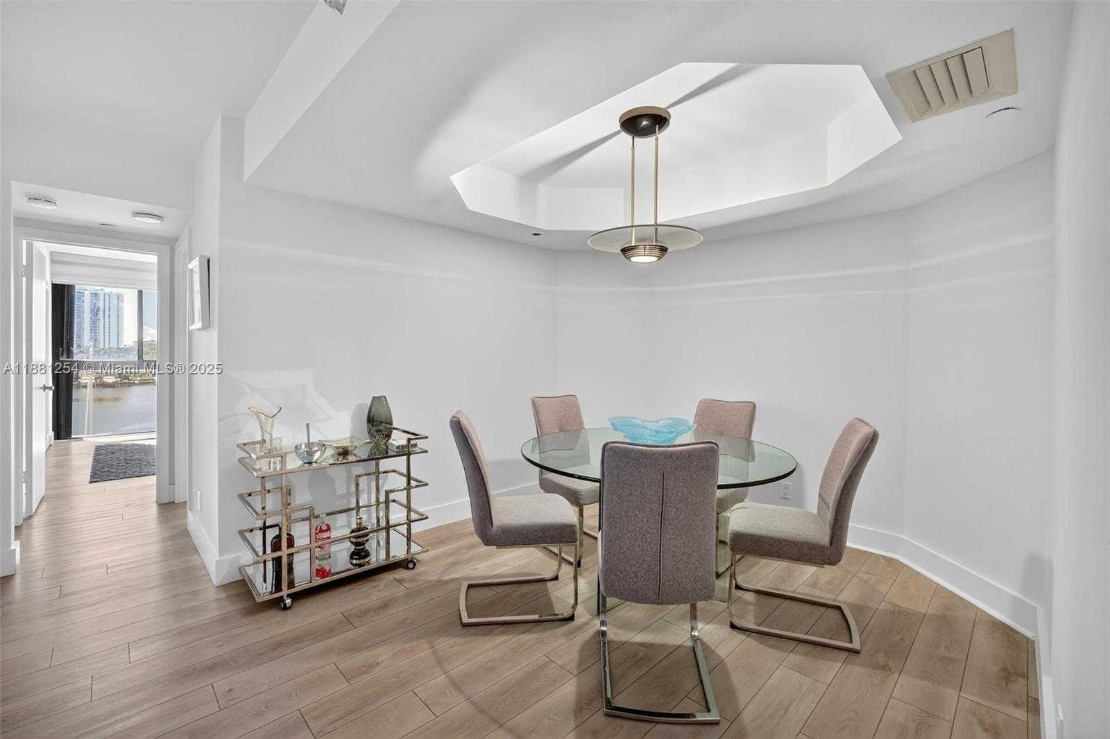 Small Image of 3610 YACHT CLUB DR #508, Aventura Number 10
