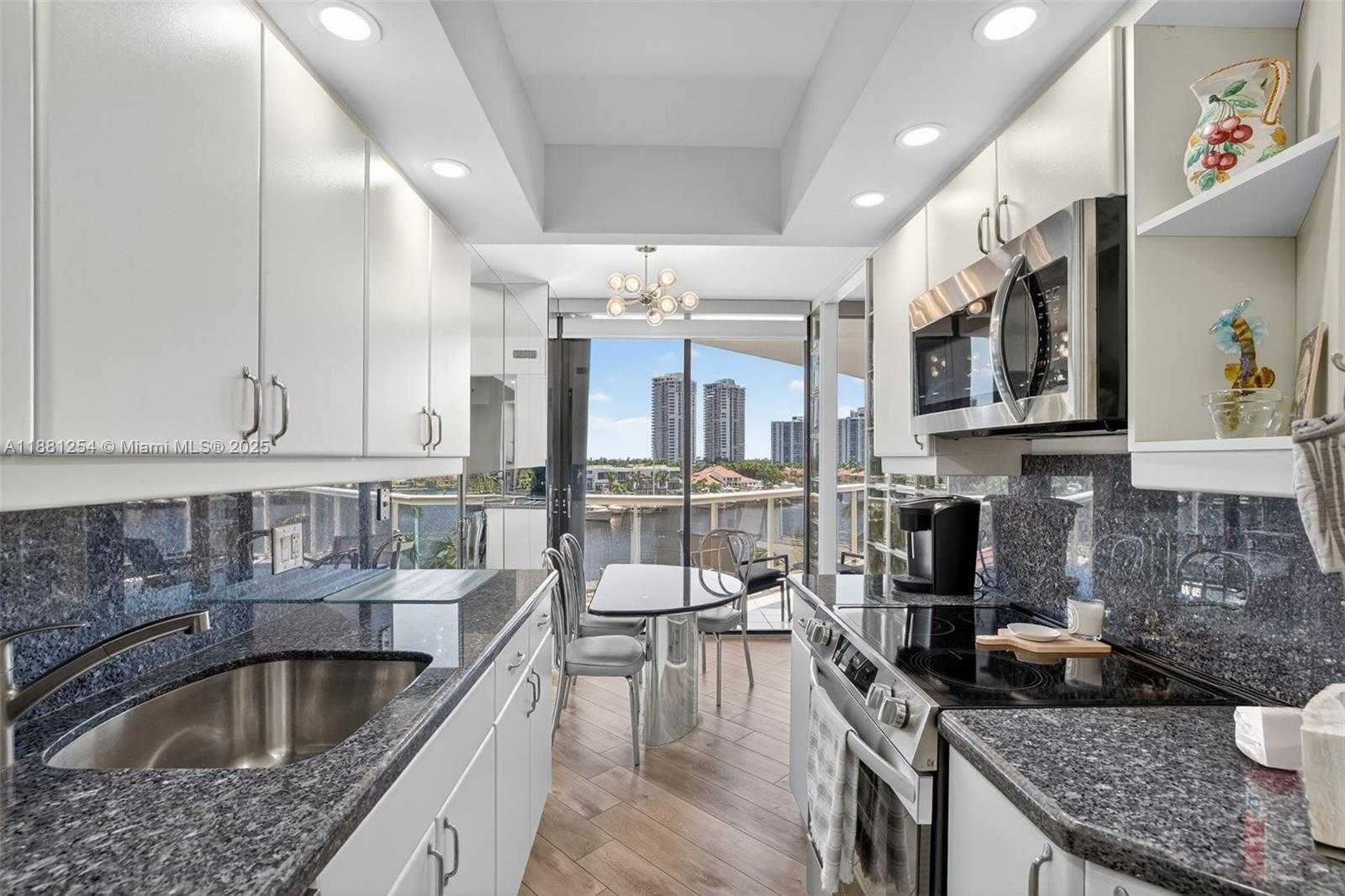 Small Image of 3610 YACHT CLUB DR #508, Aventura Number 16