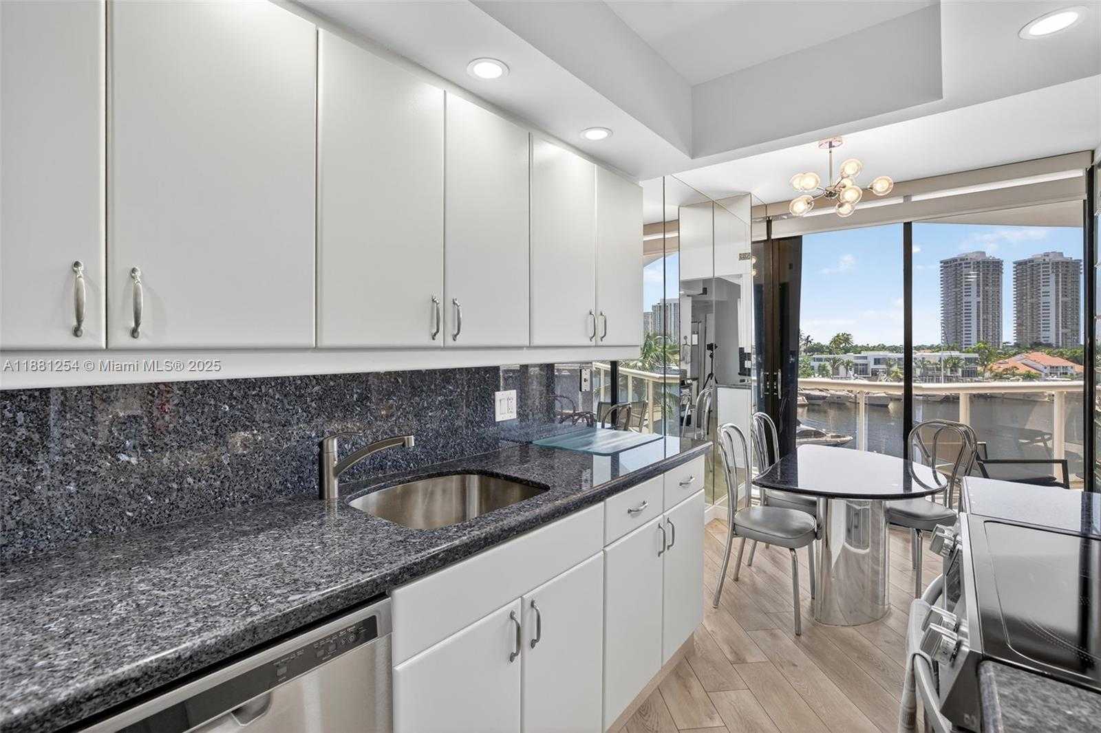 Small Image of 3610 YACHT CLUB DR #508, Aventura Number 17