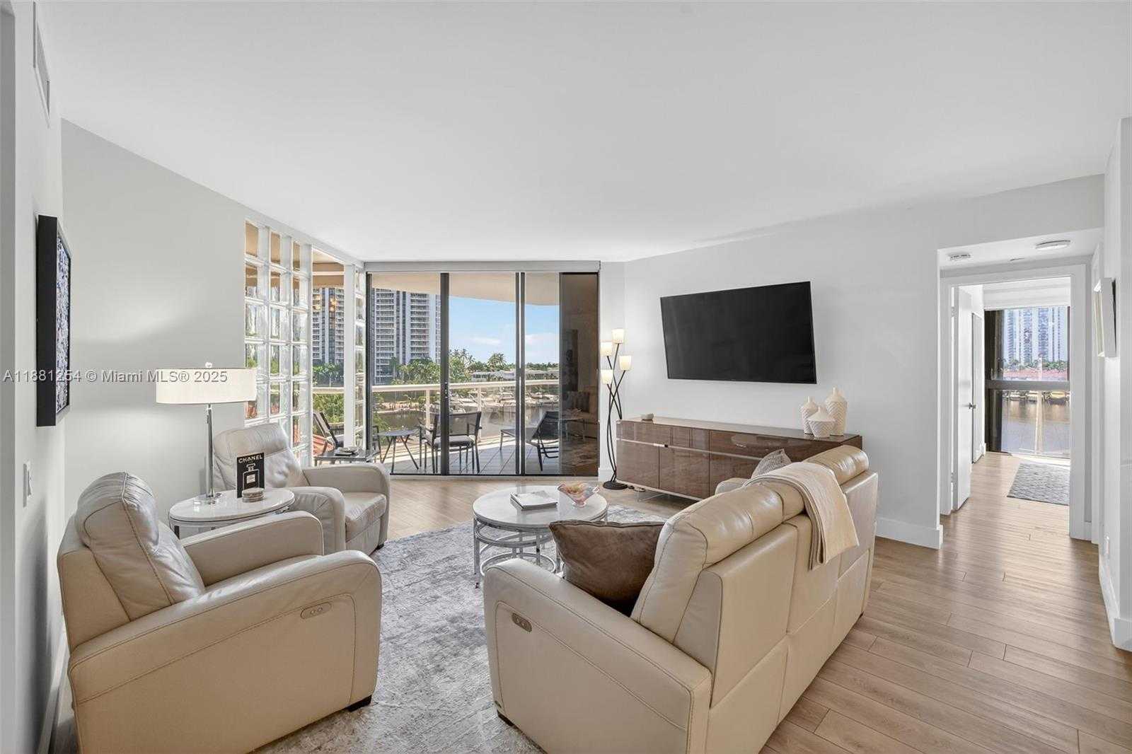 Small Image of 3610 YACHT CLUB DR #508, Aventura Number 2