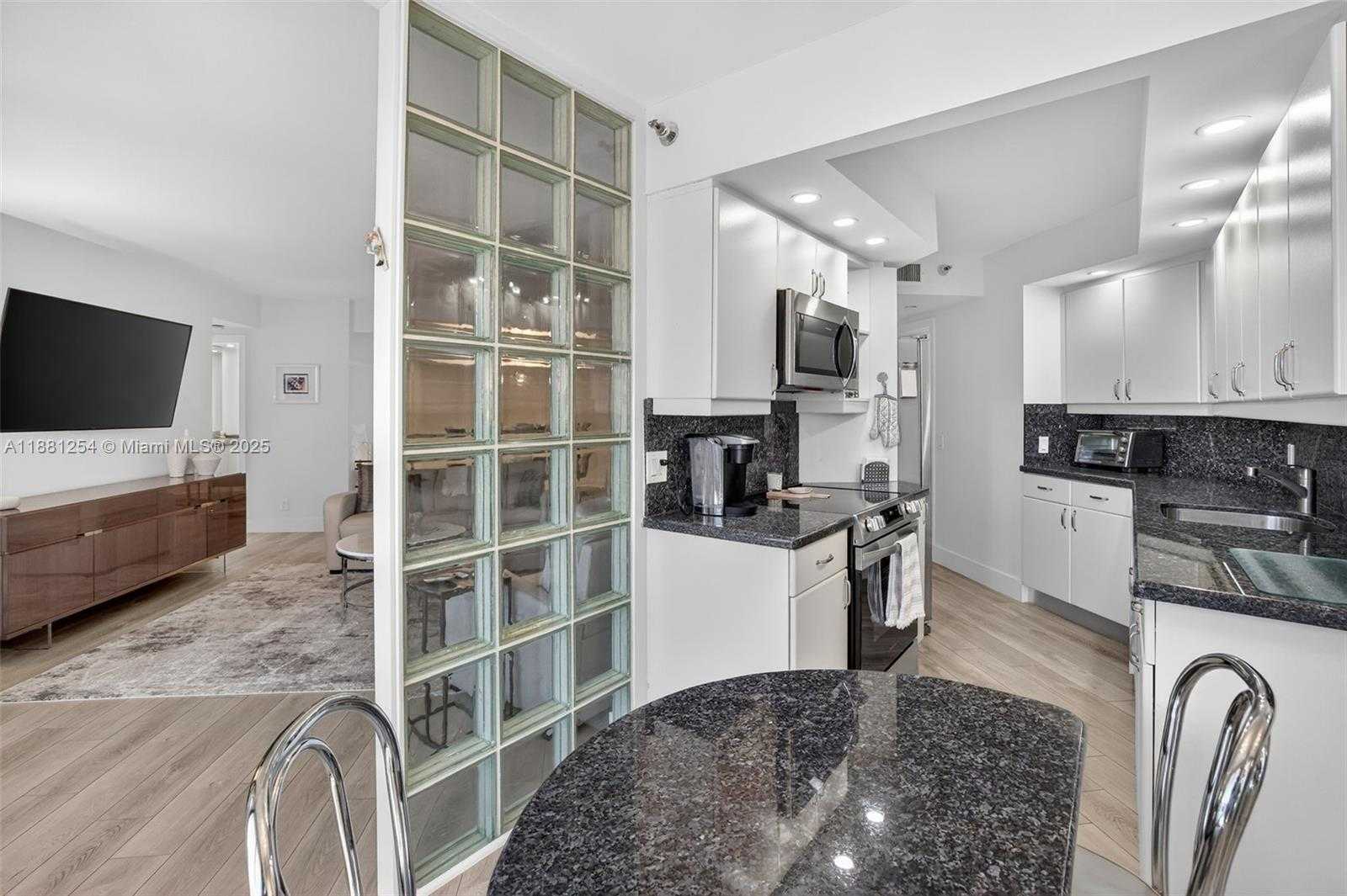 Small Image of 3610 YACHT CLUB DR #508, Aventura Number 21