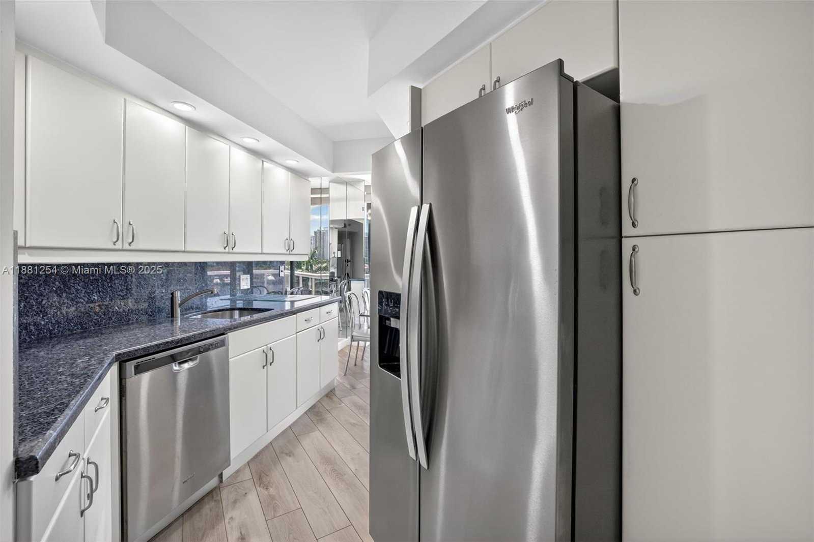 Small Image of 3610 YACHT CLUB DR #508, Aventura Number 23