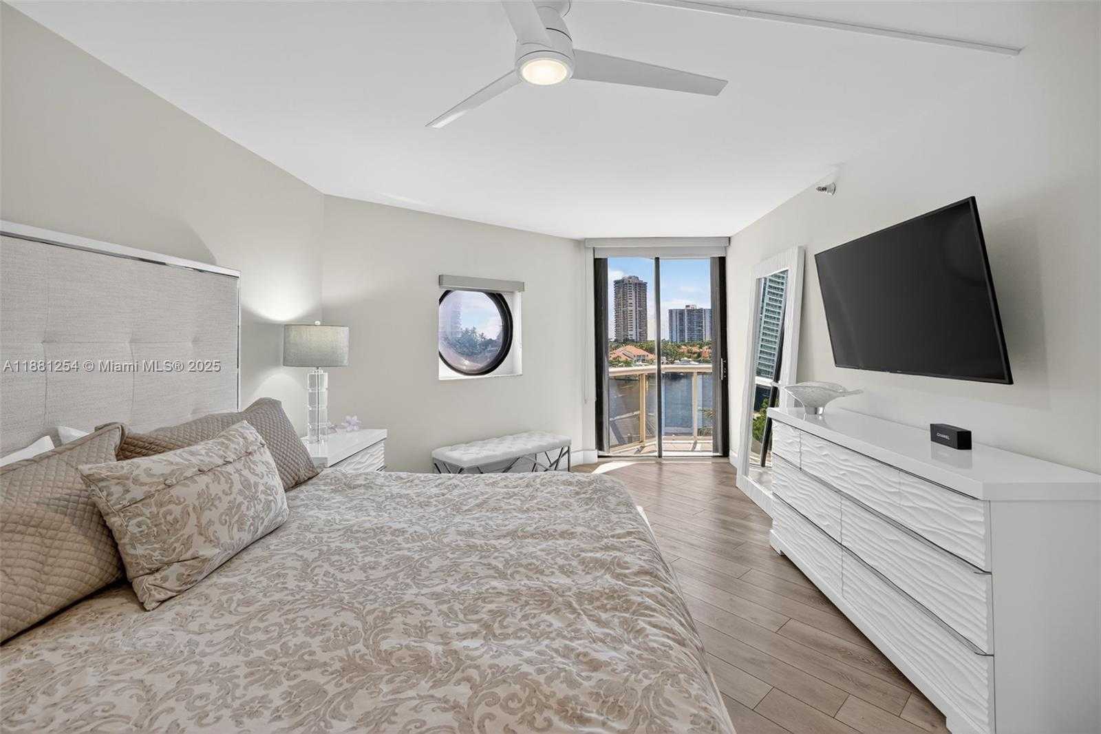 Small Image of 3610 YACHT CLUB DR #508, Aventura Number 27