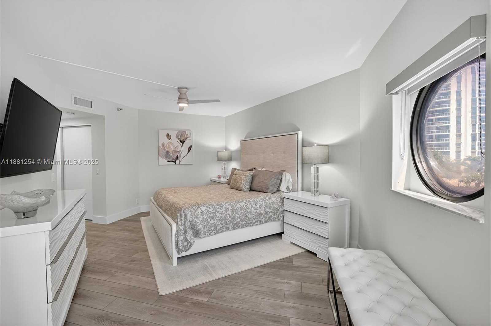 Small Image of 3610 YACHT CLUB DR #508, Aventura Number 30