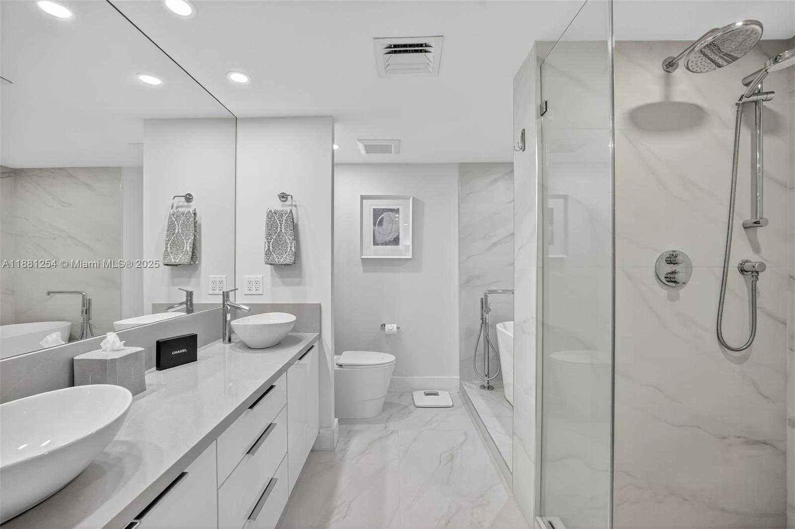 Small Image of 3610 YACHT CLUB DR #508, Aventura Number 32