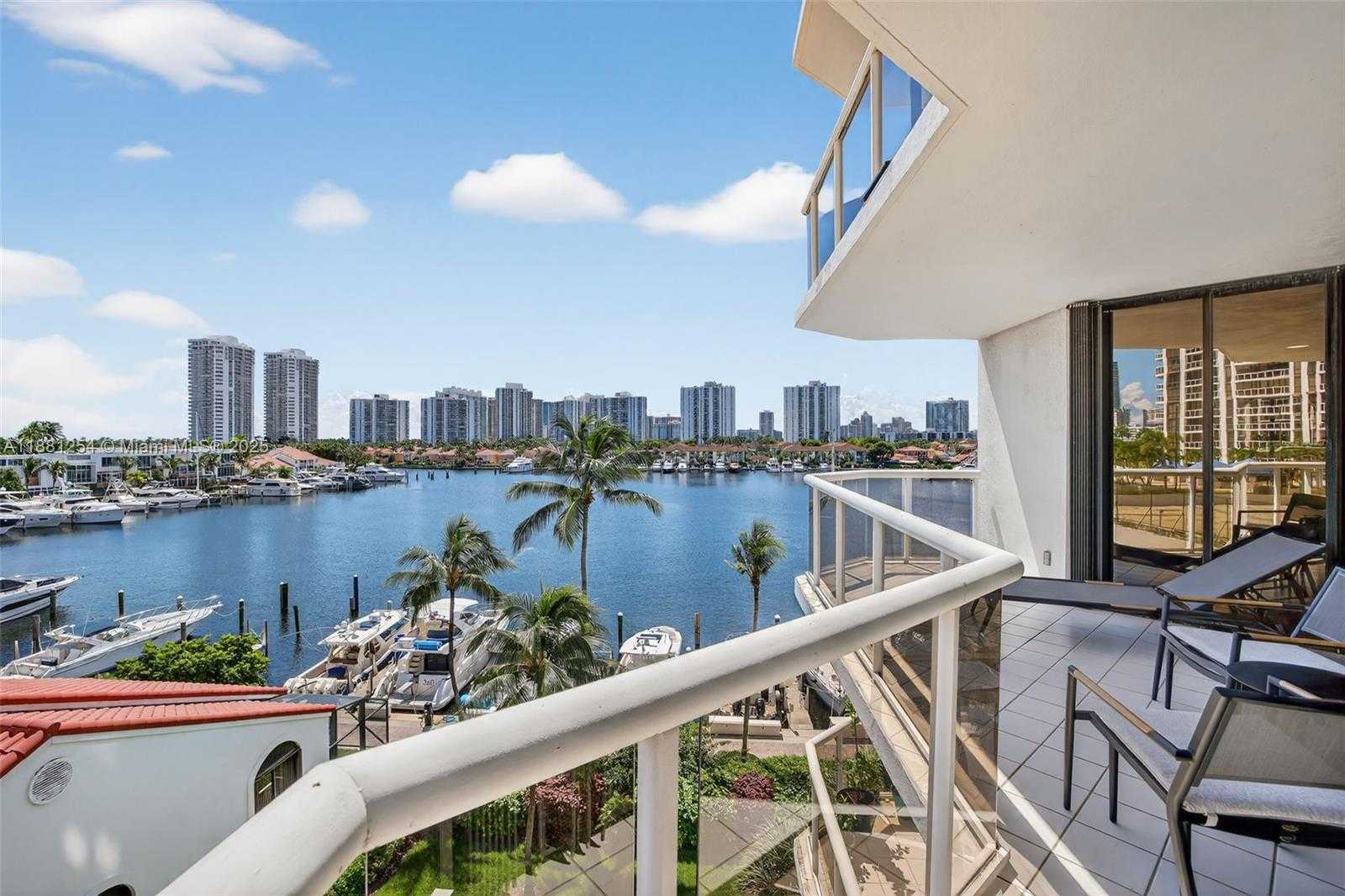 Small Image of 3610 YACHT CLUB DR #508, Aventura Number 38