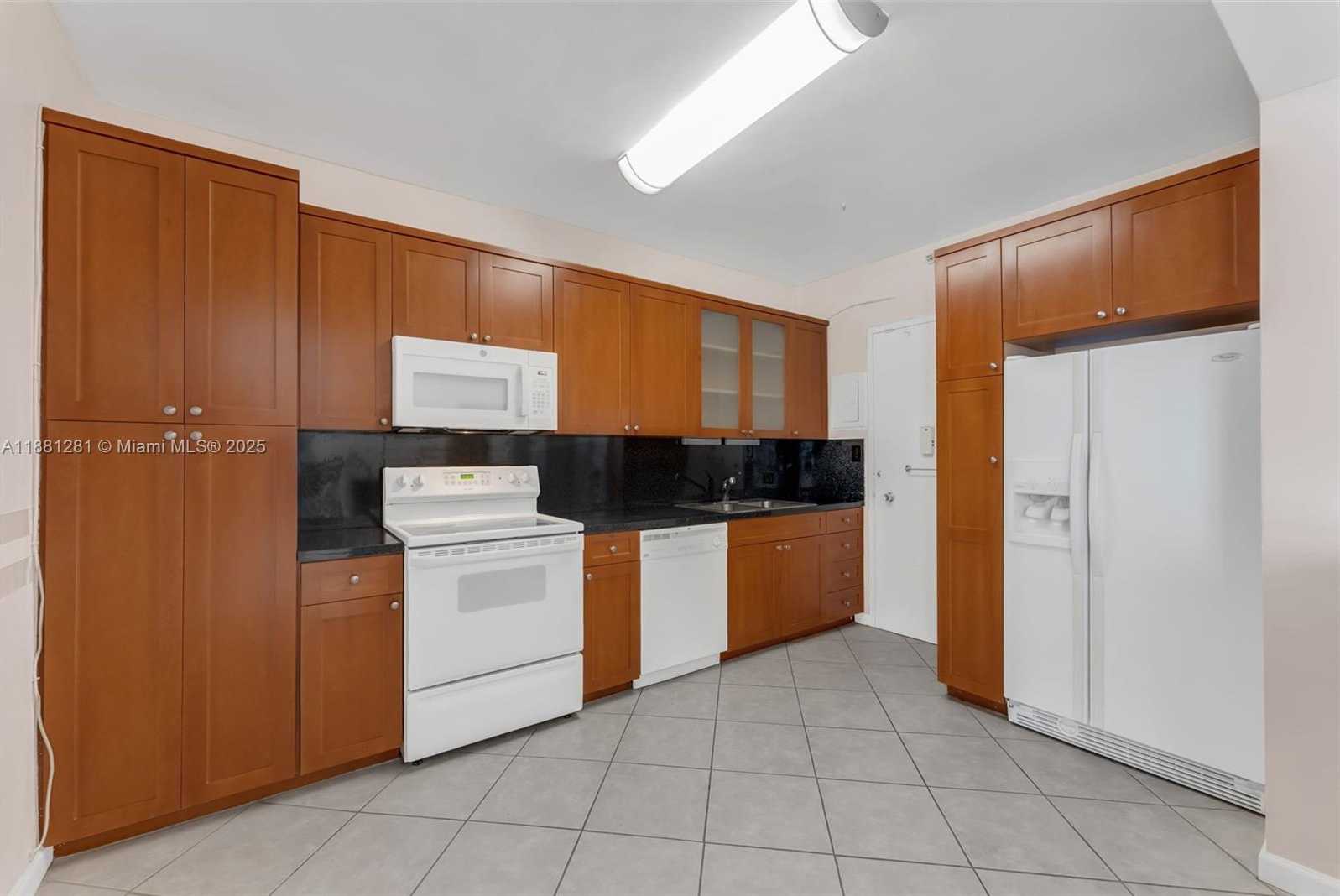 Small Image of 5055 COLLINS AVE #7N, Miami Beach Number 19