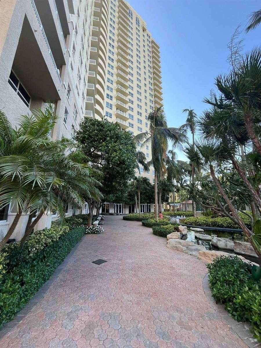 Small Image of 19501 SOUTH W COUNTRY CLUB DR #1706, Aventura Number 18