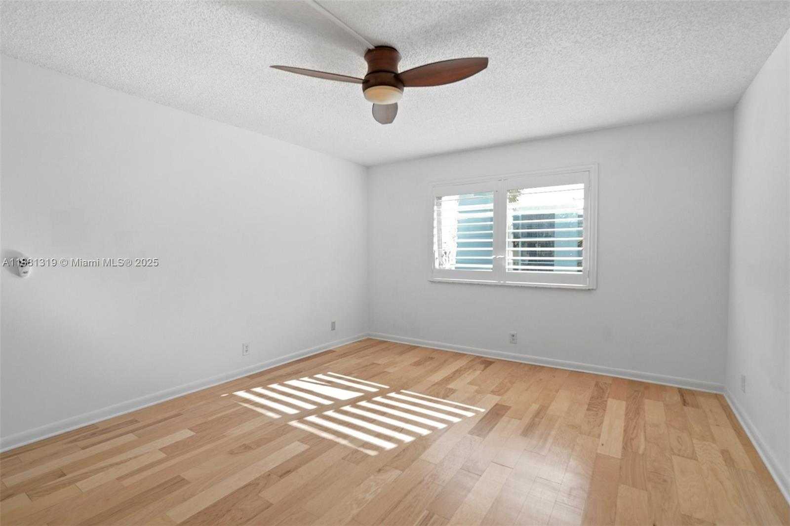 Small Image of 410 LAKEVIEW DR #204, Weston Number 11