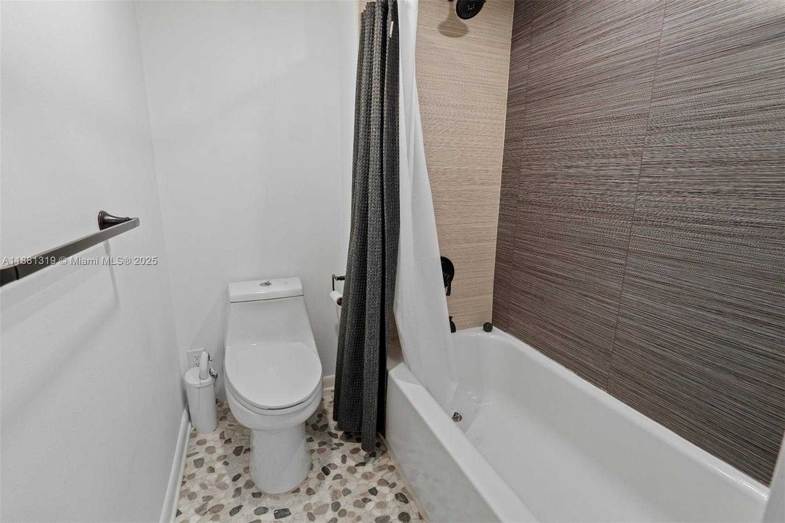 Small Image of 410 LAKEVIEW DR #204, Weston Number 15