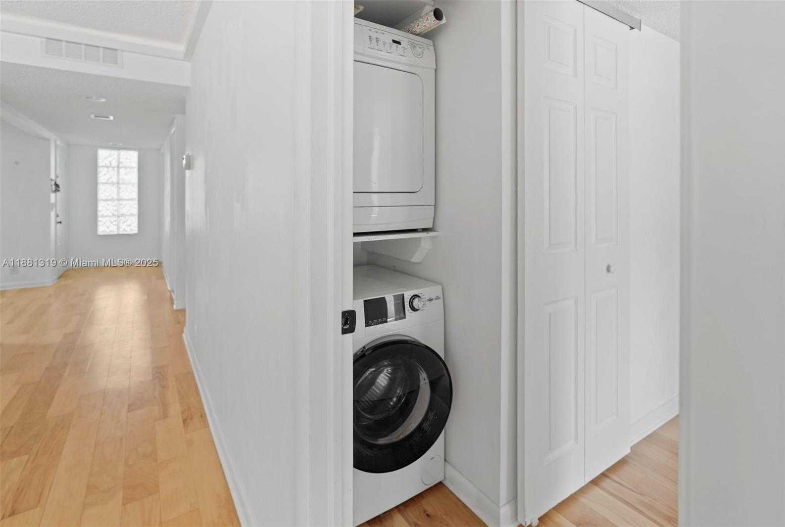 Small Image of 410 LAKEVIEW DR #204, Weston Number 16