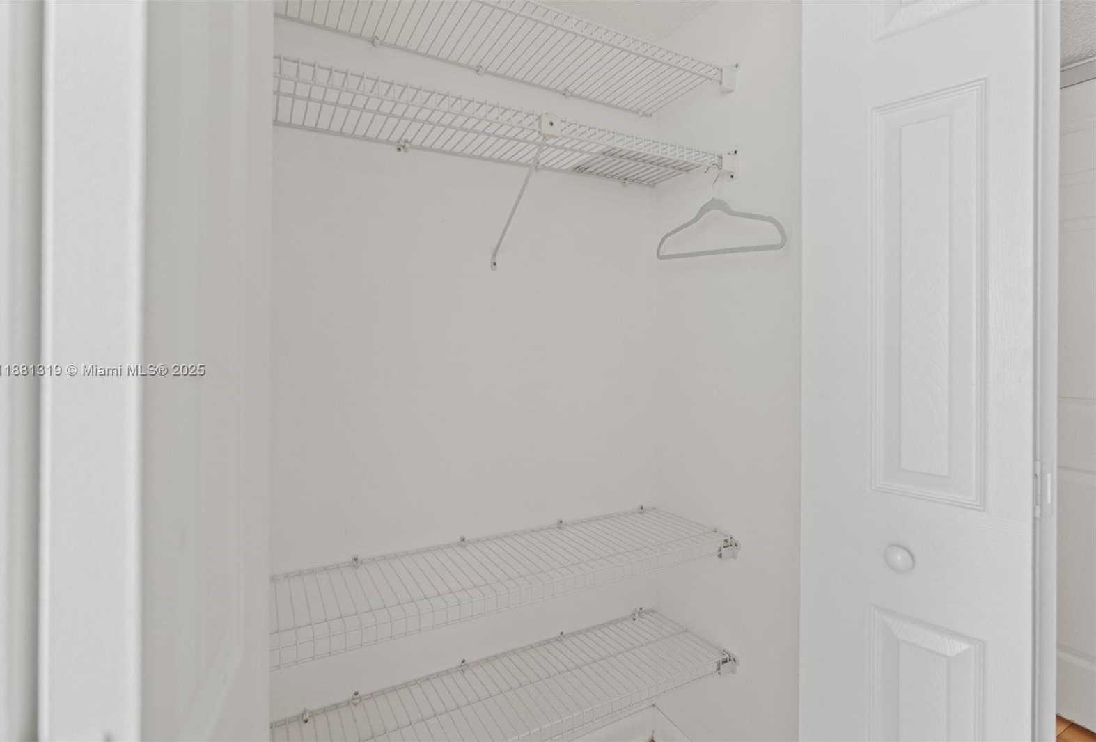 Small Image of 410 LAKEVIEW DR #204, Weston Number 22