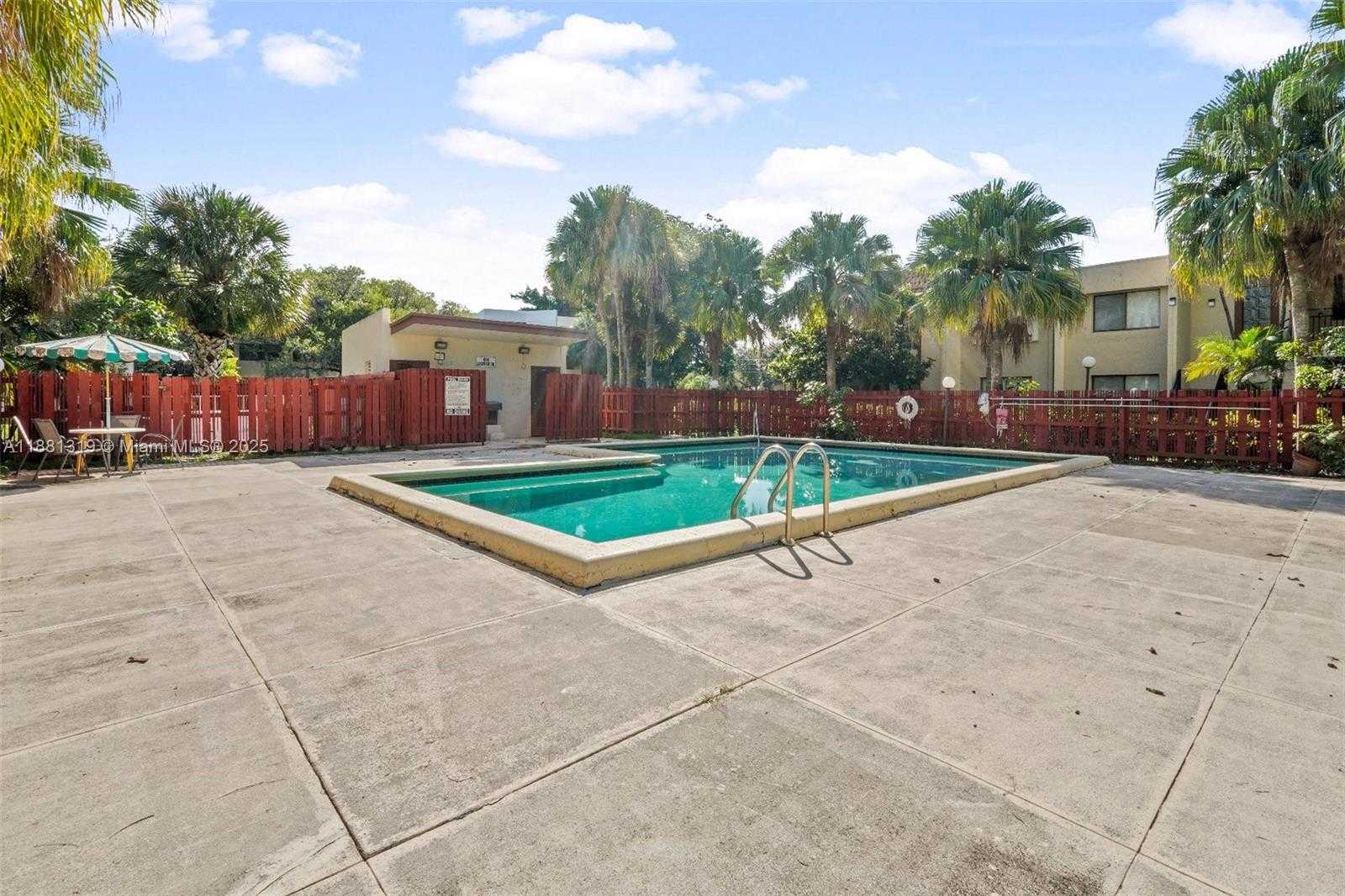 Small Image of 410 LAKEVIEW DR #204, Weston Number 26