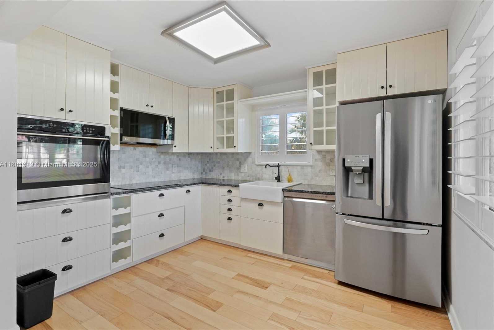Small Image of 410 LAKEVIEW DR #204, Weston Number 3