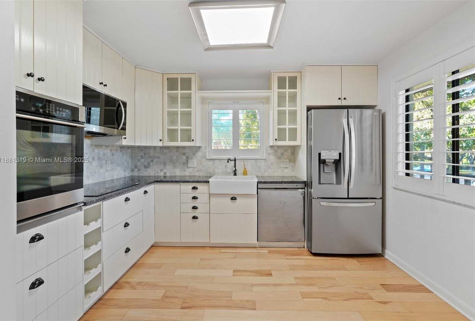 Small Image of 410 LAKEVIEW DR #204, Weston Number 4