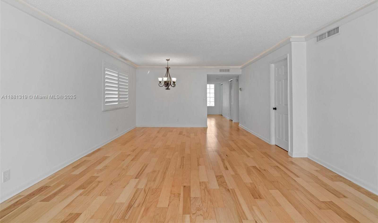 Small Image of 410 LAKEVIEW DR #204, Weston Number 7