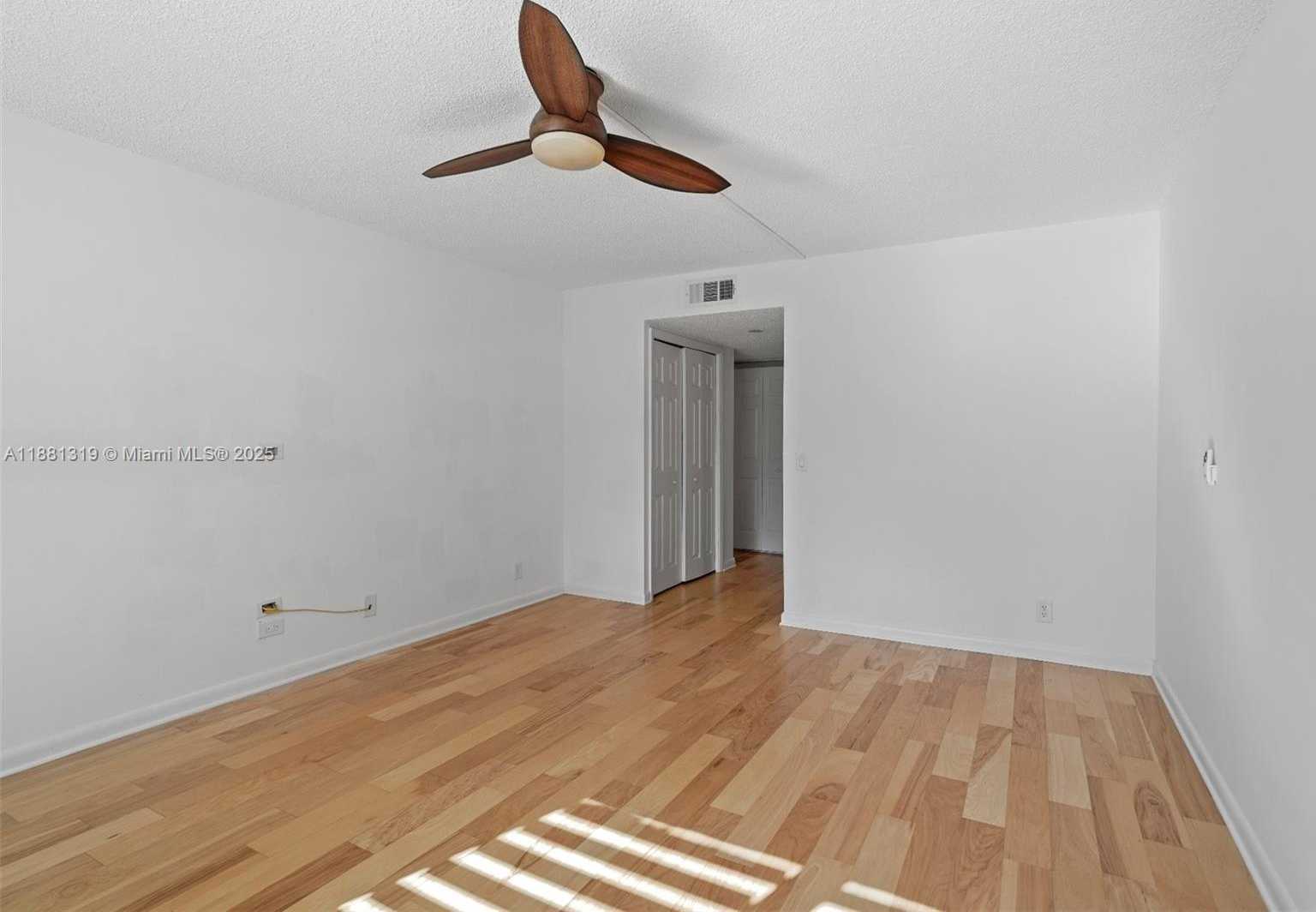Small Image of 410 LAKEVIEW DR #204, Weston Number 9
