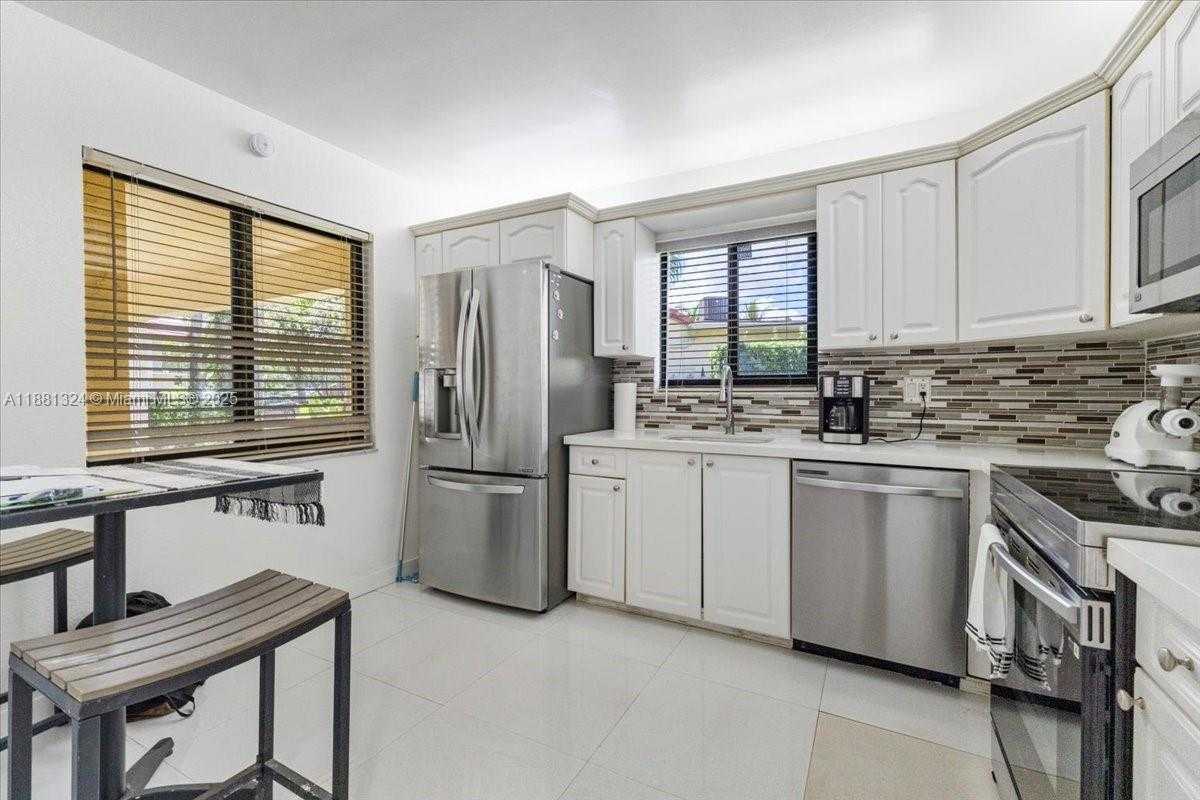 Small Image of 16273 LAUREL DR #7, Weston Number 11
