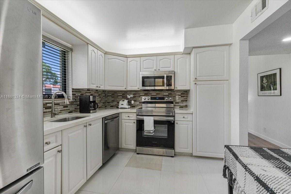 Small Image of 16273 LAUREL DR #7, Weston Number 13