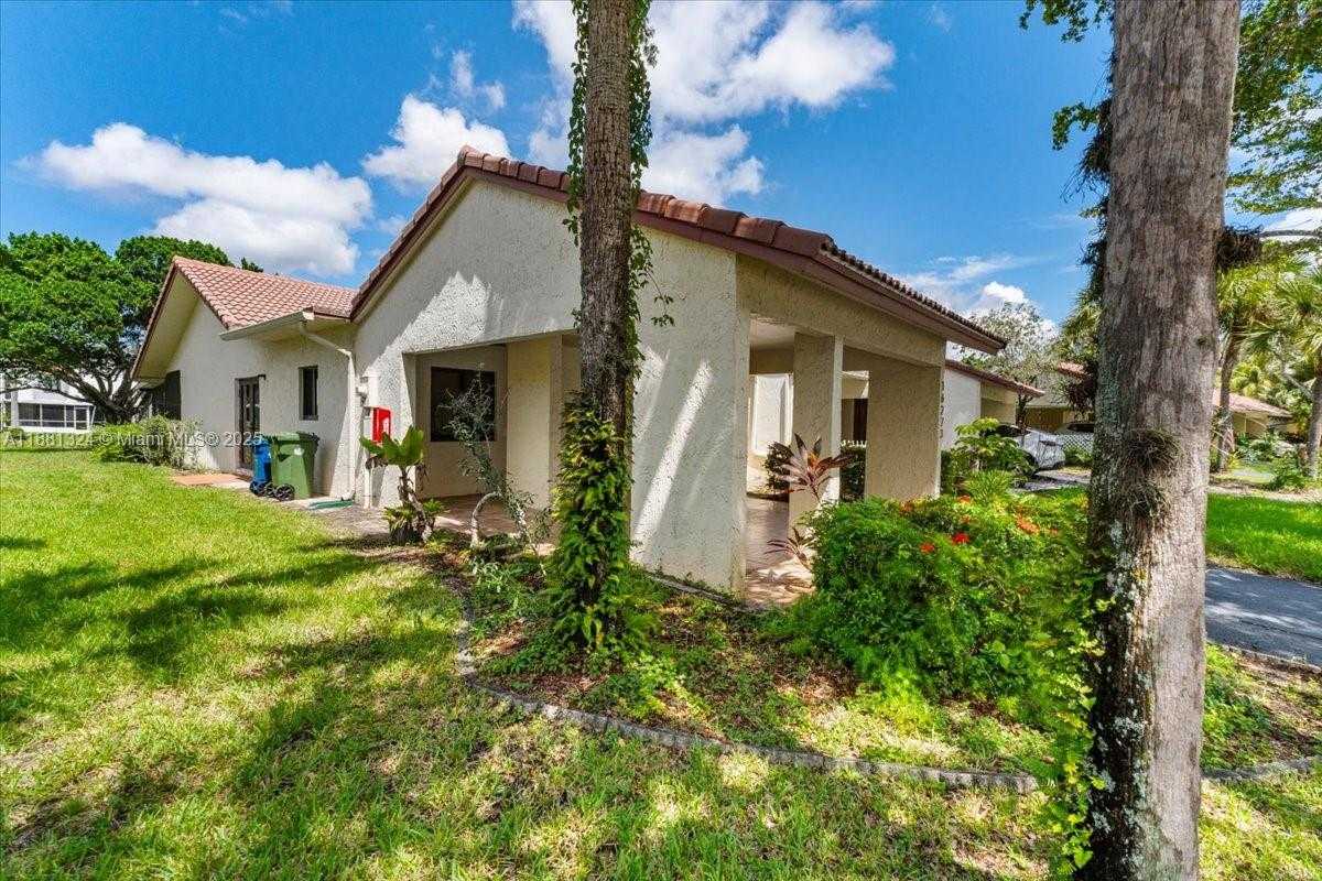 Small Image of 16273 LAUREL DR #7, Weston Number 25