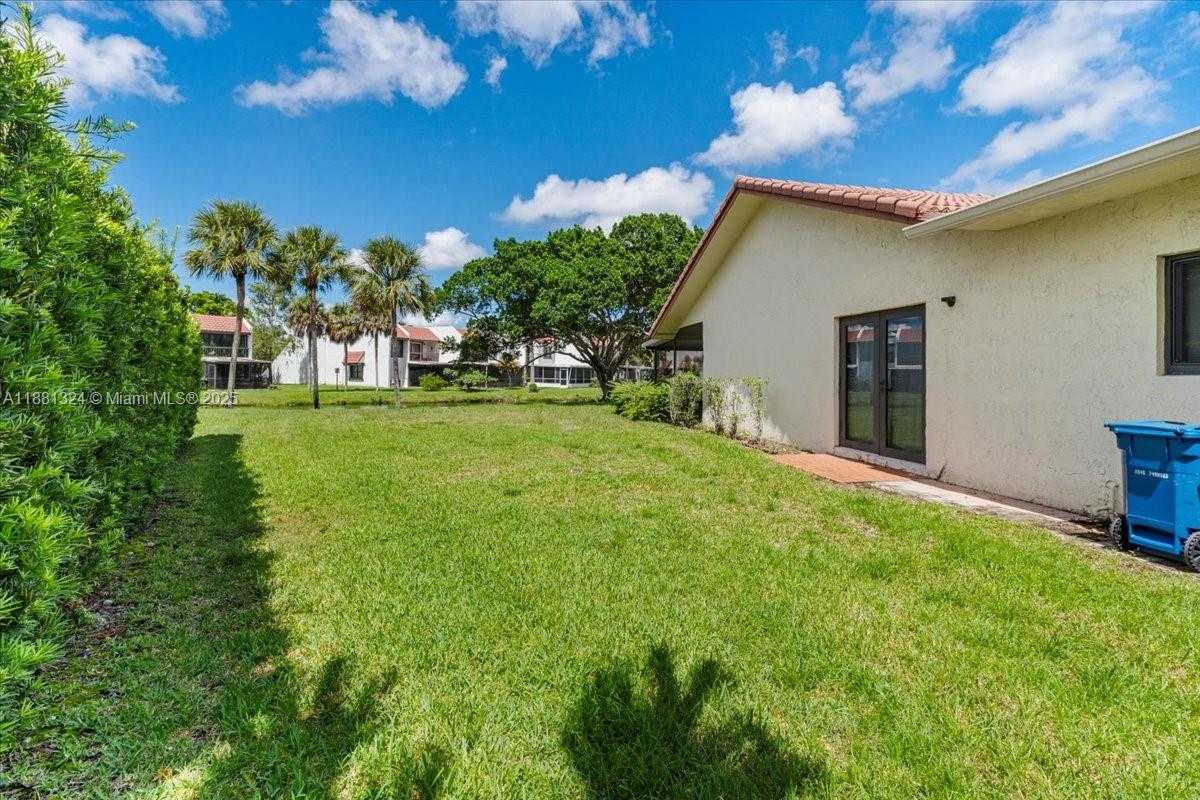 Small Image of 16273 LAUREL DR #7, Weston Number 27