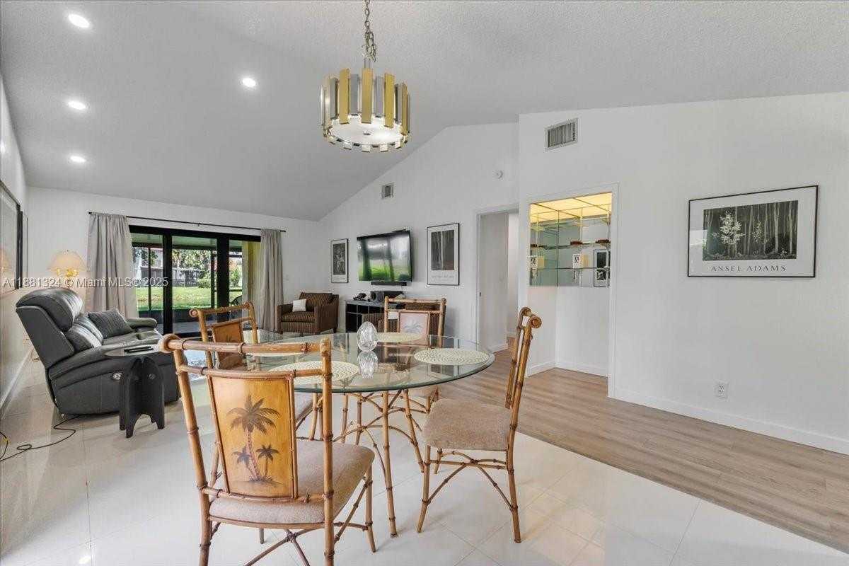 Small Image of 16273 LAUREL DR #7, Weston Number 3