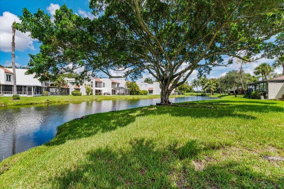 Small Image of 16273 LAUREL DR #7, Weston Number 31
